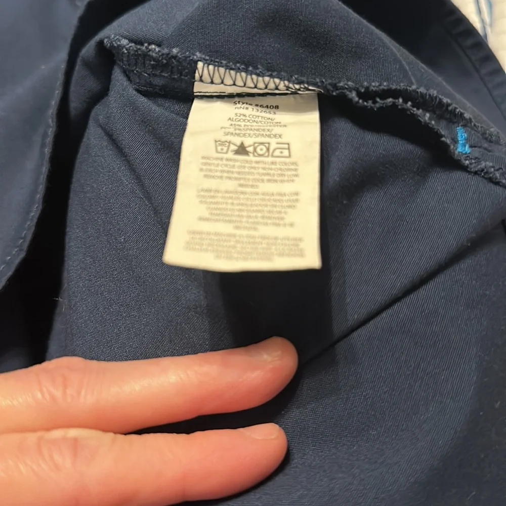 Wonder wink flex scrub top in navy with short zipper at the neck, size L - Picture 11 of 11